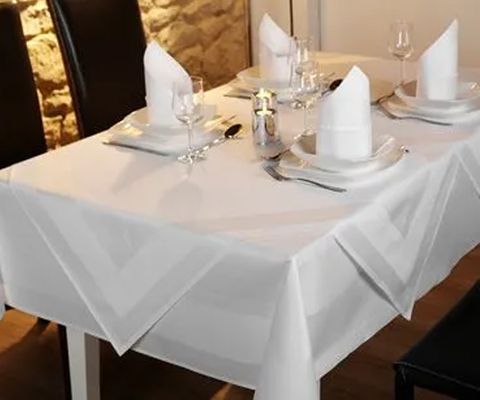 Tablecloths & napkins