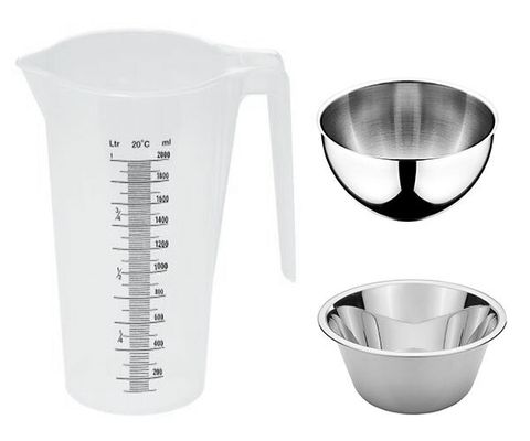 Ciotole per impastare, misurini e fruste