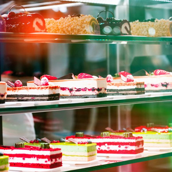 Vitrine Refrigeree Panoramique Negative 324 Litres Avec 5 Etageres En Verre Argente